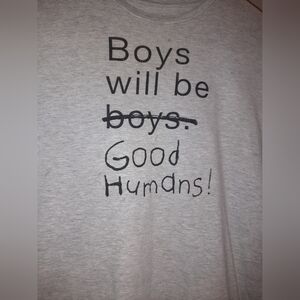 Source Unknown Gray Short Sleeve Tee with Modern Design
